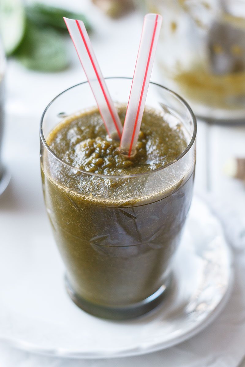 Vitalizing Ginger Spinach Smoothie - A satisfying, yet low calorie smoothie with powerful health benefits.