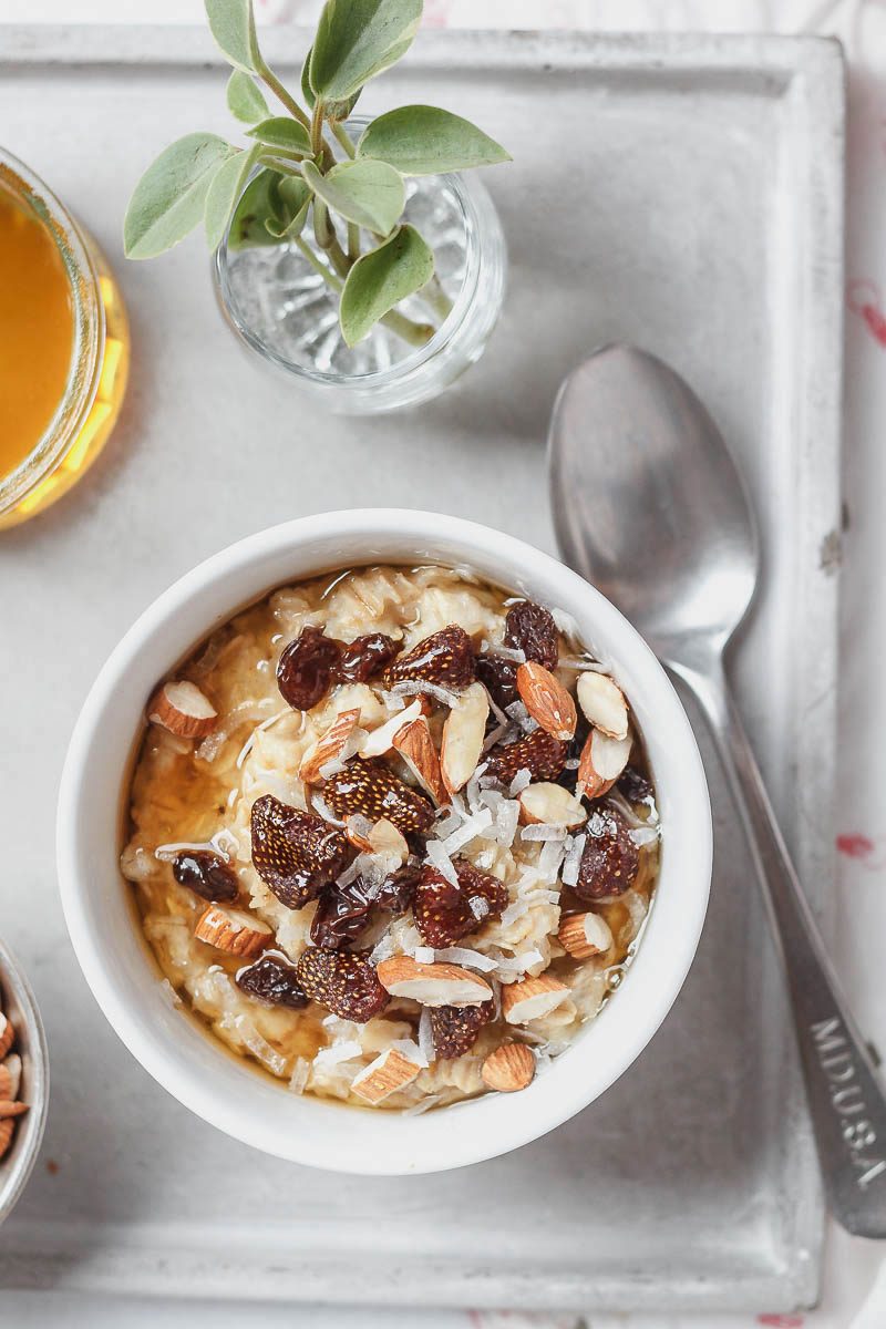 Cherry Almond Oatmeal - A healthy, satisfying breakfast you can enjoy in just 10 minutes!