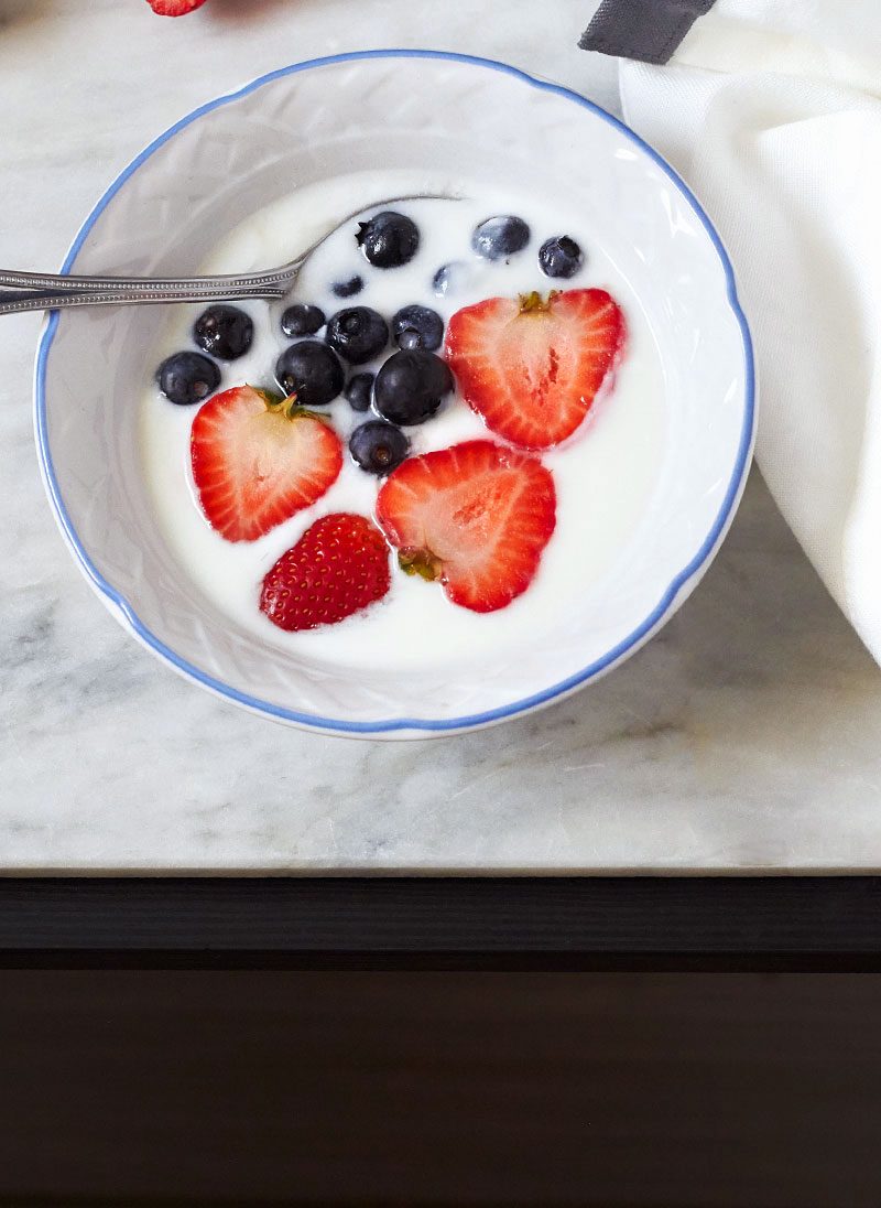 Berries-Yogurt Breakfast Bowl