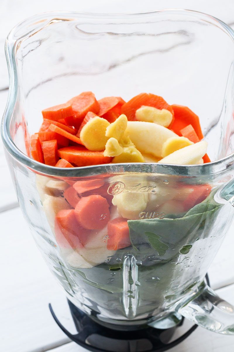 Vitalizing Ginger Spinach Smoothie - A satisfying, yet low calorie smoothie with powerful health benefits.