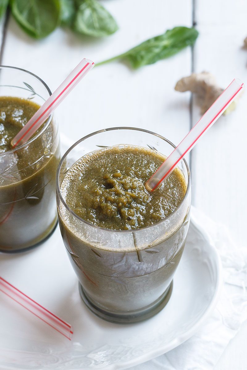 Vitalizing Ginger Spinach Smoothie - A satisfying, yet low calorie smoothie with powerful health benefits.