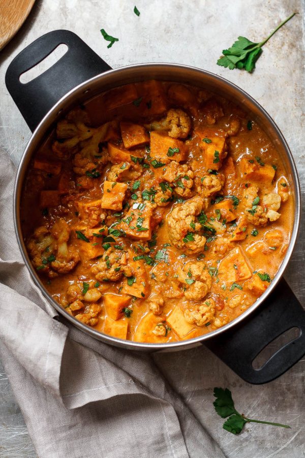 Cauliflower Sweet Potato Curry - #recipe by #eatwell101 - https://www.eatwell101.com/cauliflower-sweet-potato-curry-recipe