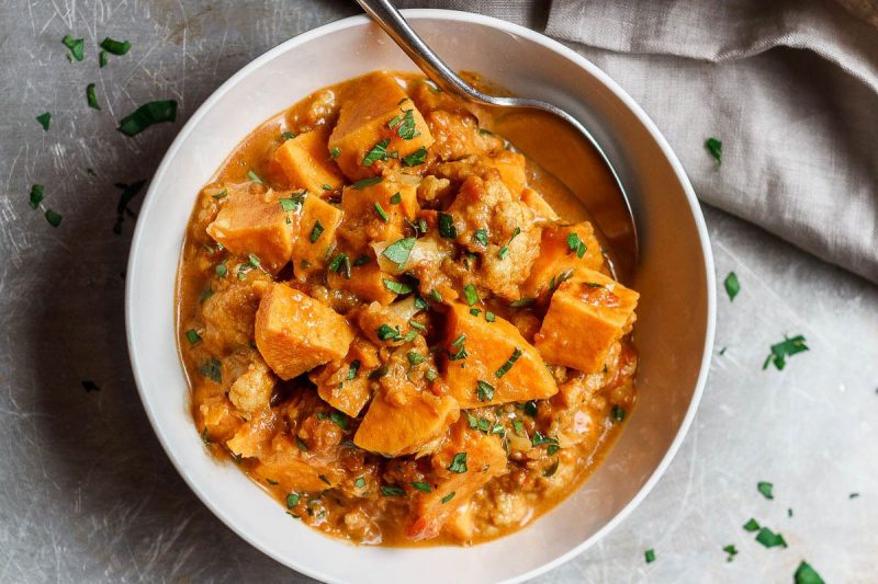 Cauliflower Sweet Potato Curry - #recipe by #eatwell101 - https://www.eatwell101.com/cauliflower-sweet-potato-curry-recipe