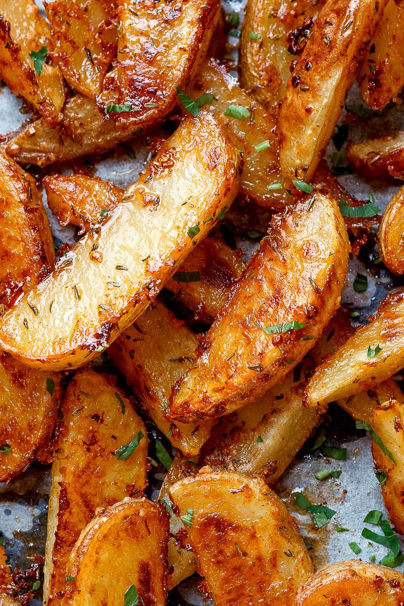 Baked Garlic Parmesan Potato Wedges Recipe — Eatwell101