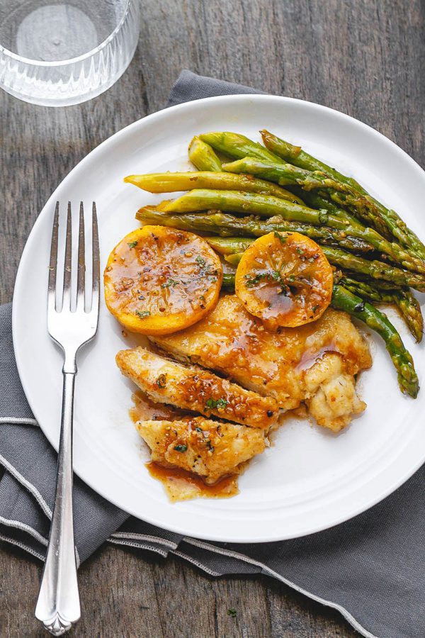 One-Pan Lemon Butter Chicken with Asparagus - #recipe by #eatwell101 - https://www.eatwell101.com/lemon-butter-chicken-with-asparagus