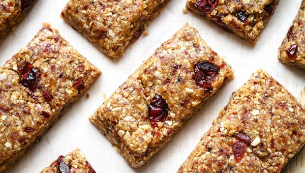 No-Bake Almond Cherry Granola Bars - #recipe by #eatwell101 - https://www.eatwell101.com/no-bake-almond-cherry-granola-bars