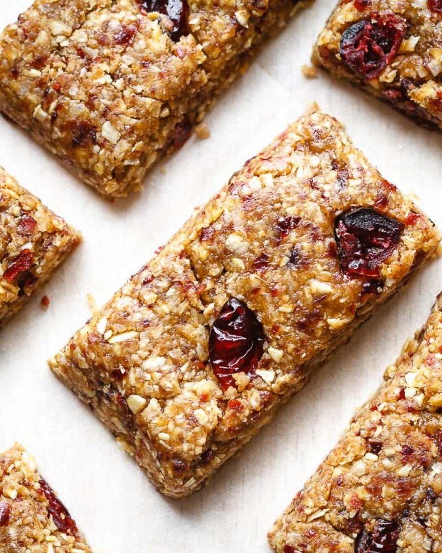 No-Bake Almond Cherry Granola Bars - #recipe by #eatwell101 - https://www.eatwell101.com/no-bake-almond-cherry-granola-bars