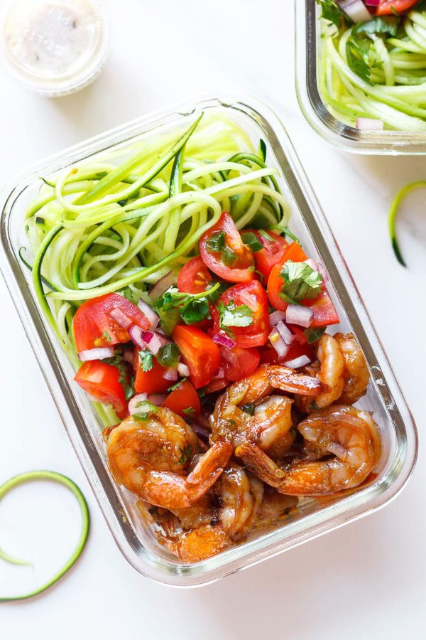 Shrimp Meal-Prep with Zucchini Noodles - #recipe by #eatwell101 - https://www.eatwell101.com/shrimp-zucchini-noodles-meal-prep