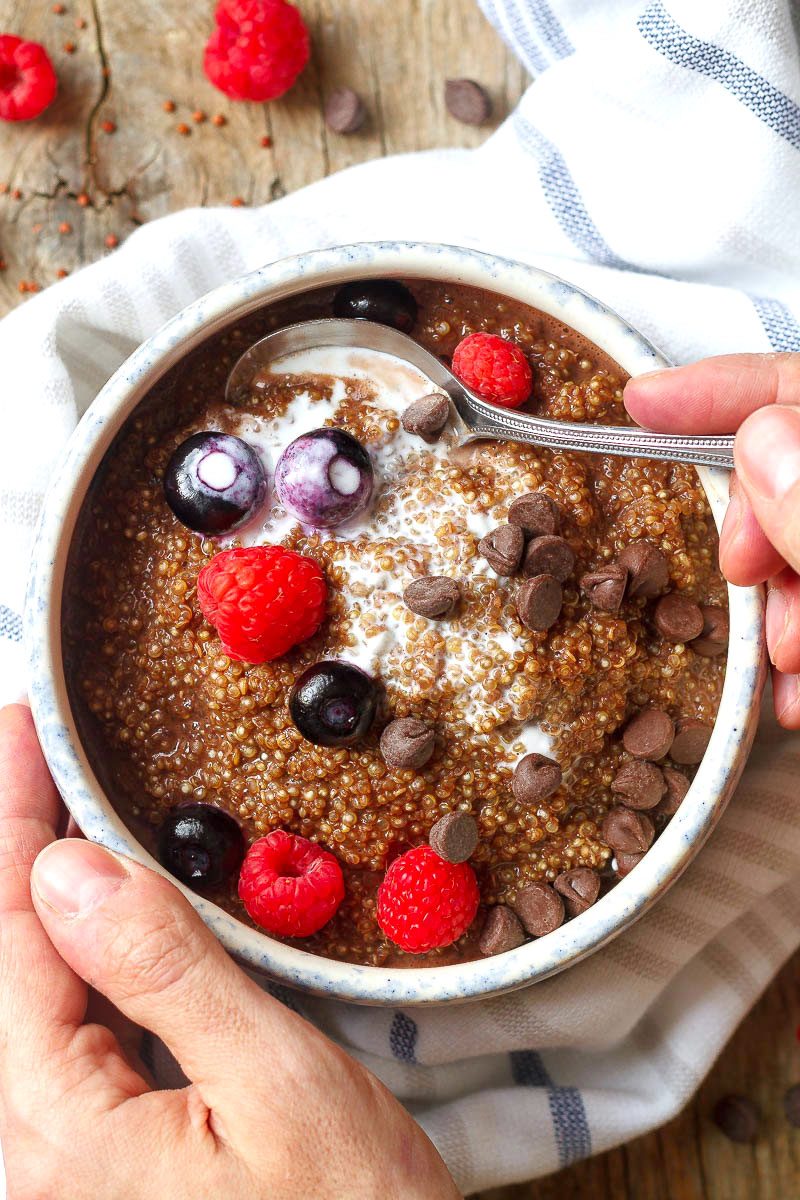 Chocolate Quinoa Breakfast Bowl - A simple, 4-ingredient breakfast bowl infused with almond milk flavor! Healthy, vegan, and gluten-free.