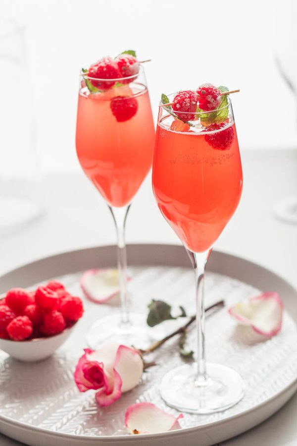 Raspberry Mimosas - #recipe by #eatwell101 - https://www.eatwell101.com/raspberry-mimosas-cocktail-recipe