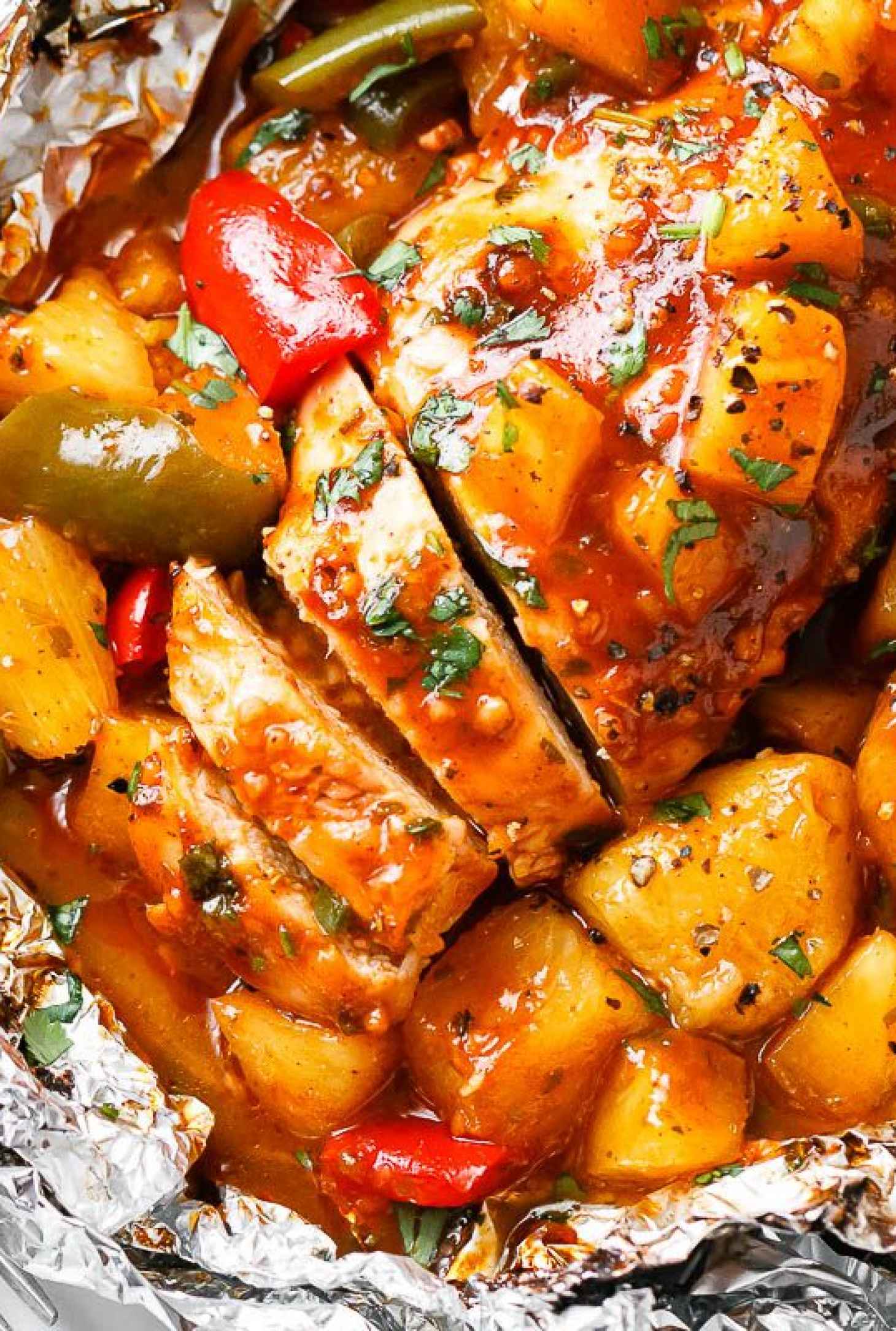 Pineapple BBQ Chicken Foil Packets in Oven - #recipe by #eatwell101 - https://www.eatwell101.com/chicken-foil-packets-in-oven-recipe