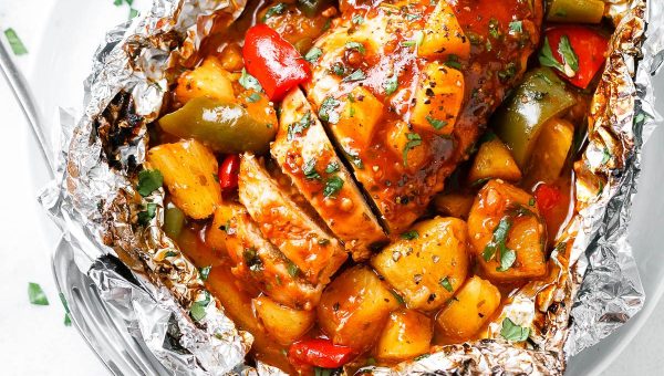 Pineapple BBQ Chicken Foil Packets in Oven - #recipe by #eatwell101 - https://www.eatwell101.com/chicken-foil-packets-in-oven-recipe