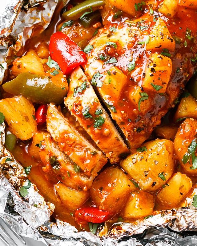 Pineapple BBQ Chicken Foil Packets in Oven - #recipe by #eatwell101 - https://www.eatwell101.com/chicken-foil-packets-in-oven-recipe