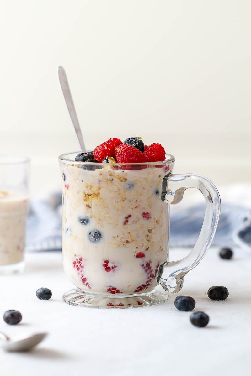 Vegan Overnight Oats – A blissful, make-ahead breakfast that will be ready for you when you wake up in the morning.