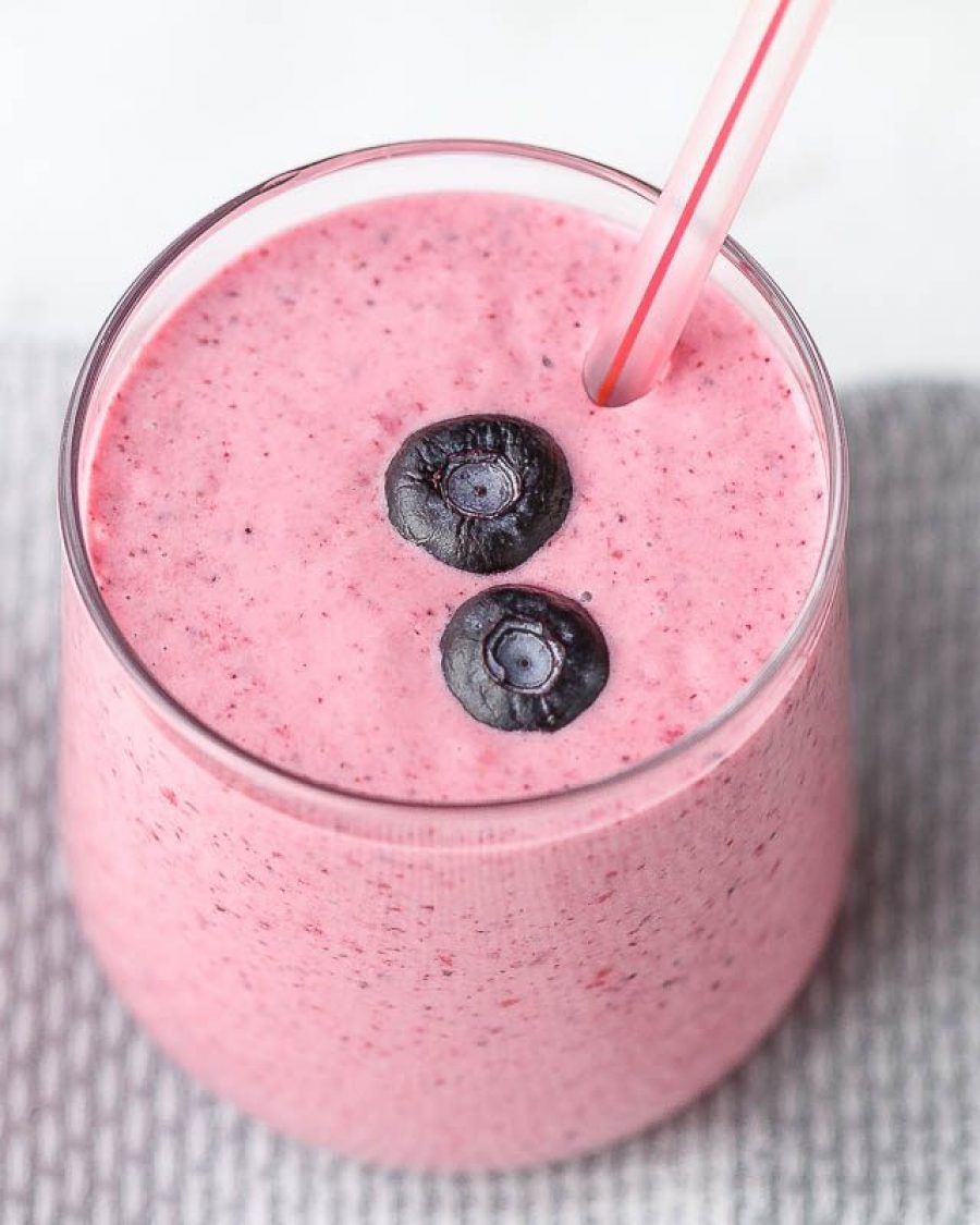 Blueberry Cheesecake Smoothie - #recipe by #eatwell101 - https://www.eatwell101.com/blueberry-cheesecake-smoothie