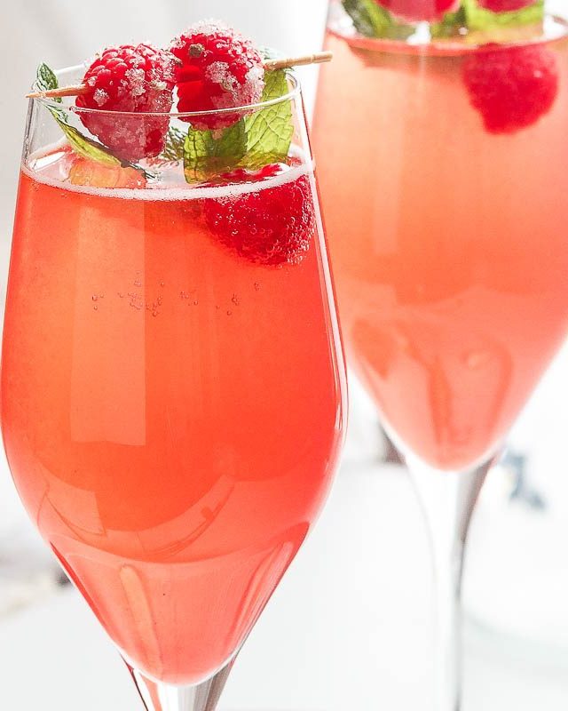 Raspberry Mimosas - #recipe by #eatwell101 - https://www.eatwell101.com/raspberry-mimosas-cocktail-recipe