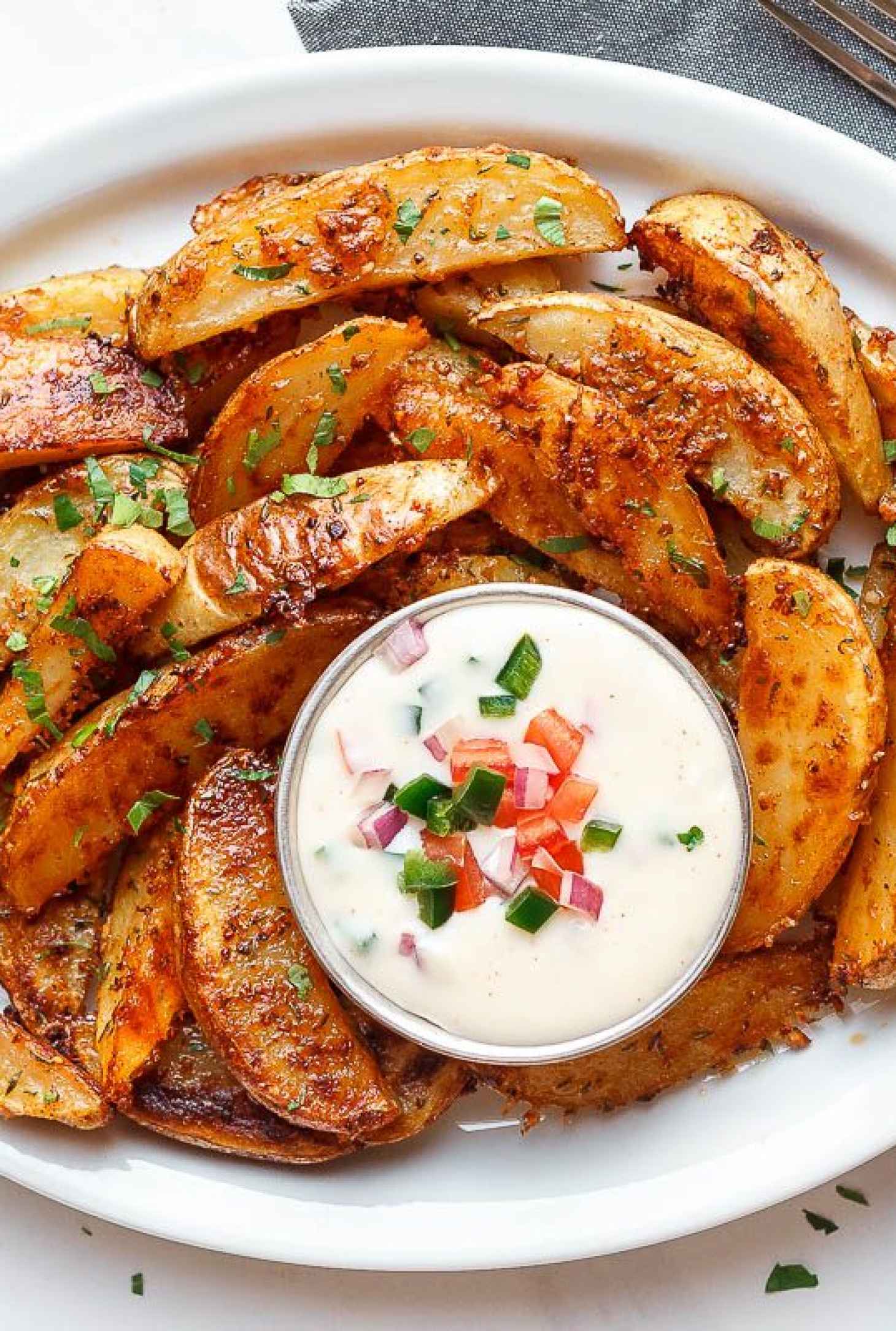 Extra Crispy Baked Garlic Parmesan Potato Wedges - #recipe by #eatwell101 - https://www.eatwell101.com/baked-potato-wedges-recipe