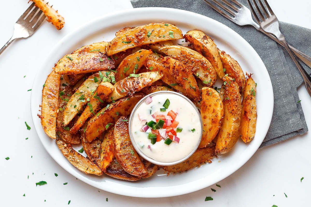 Extra Crispy Baked Garlic Parmesan Potato Wedges