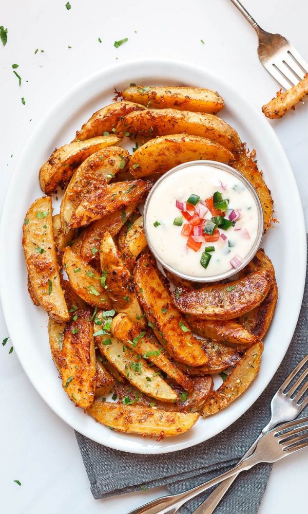 Extra Crispy Baked Garlic Parmesan Potato Wedges