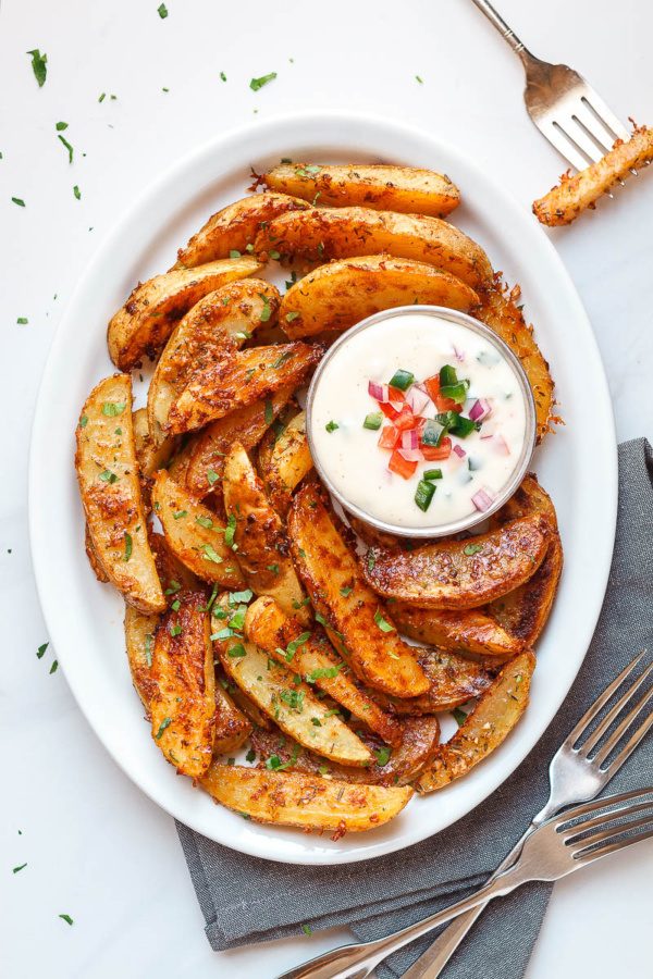 Extra Crispy Baked Garlic Parmesan Potato Wedges - #recipe by #eatwell101 - https://www.eatwell101.com/baked-potato-wedges-recipe