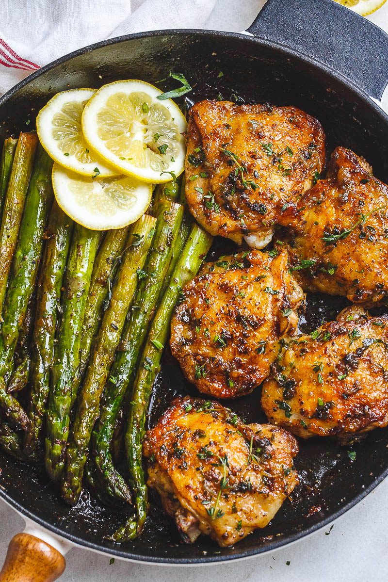 Buttery Garlic Herb Chicken With Asparagus — Eatwell101