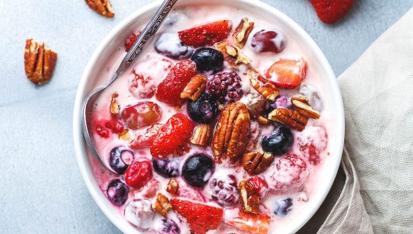 Berry Cheesecake Salad - #recipe by #eatwell101 - https://www.eatwell101.com/berry-cheesecake-salad-recipe