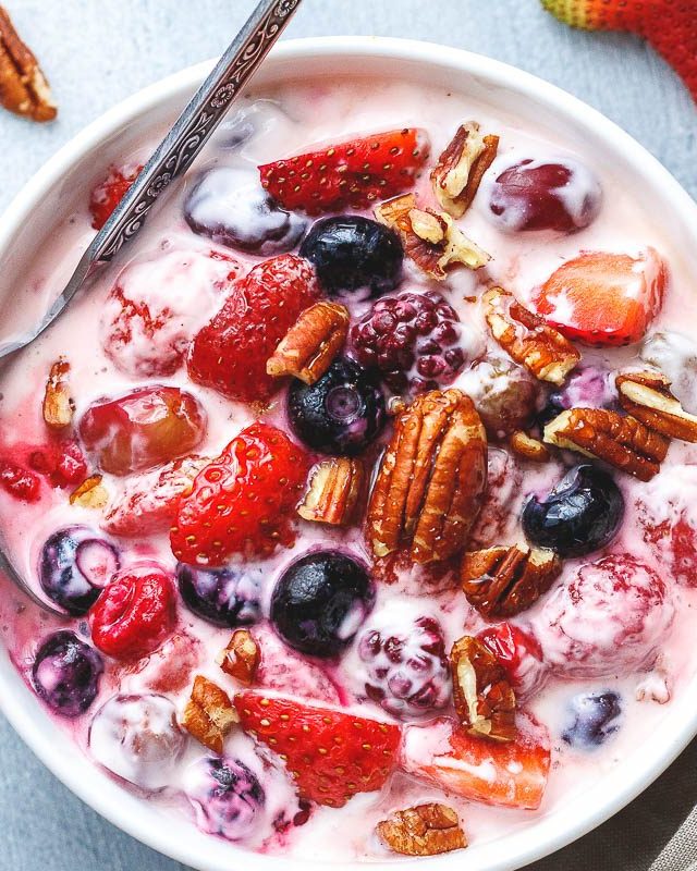 Berry Cheesecake Salad - #recipe by #eatwell101 - https://www.eatwell101.com/berry-cheesecake-salad-recipe