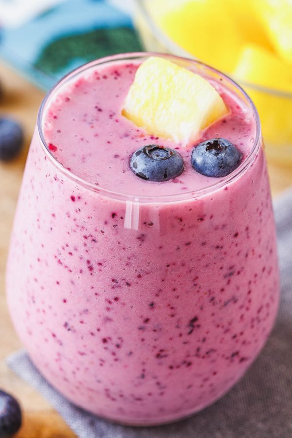 Blueberry Pineapple Smoothie - #recipe by #eatwell101 - https://www.eatwell101.com/blueberry-pineapple-smoothie-recipe