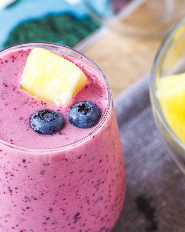 Blueberry Pineapple Smoothie - #recipe by #eatwell101 - https://www.eatwell101.com/blueberry-pineapple-smoothie-recipe