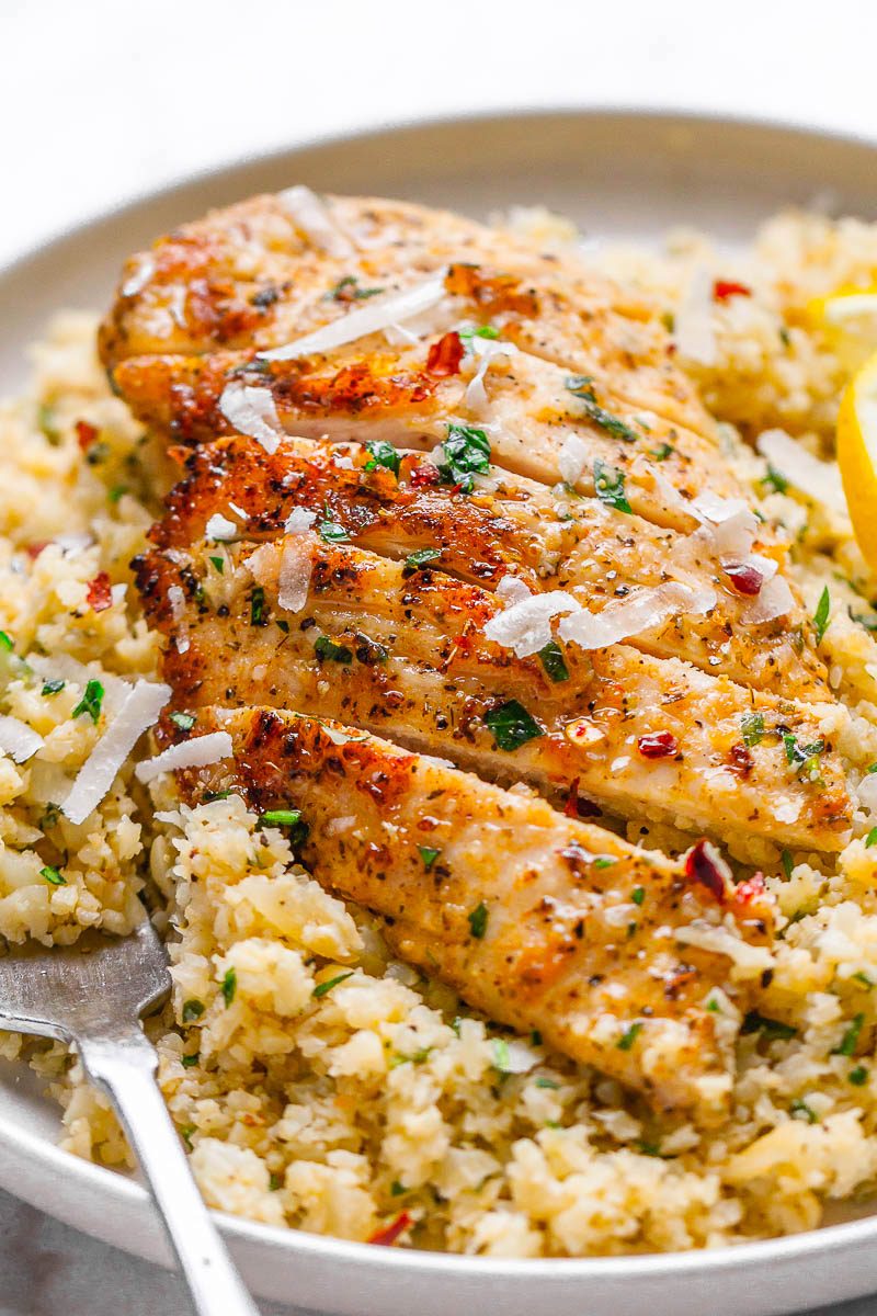 Garlic Butter Chicken with Parmesan Cauliflower Rice - #eatwell101 #recipe Crispy, soft and SO delish! Perfect for when you want to come home to a delicious gluten-free, low-carb dinner. #Garlic #Butter #Chicken #Parmesan #Cauliflower #Rice #glutenfree, l#owcarb #dinner.