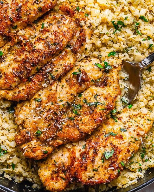 15-Minute Garlic Butter Chicken with Parmesan Cauliflower Rice - #recipe by #eatwell101 - https://www.eatwell101.com/garlic-butter-chicken-with-parmesan-cauliflower-rice