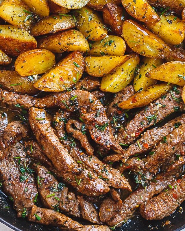 Garlic Butter Steak and Potatoes Skillet - #recipe by #eatwell101 - https://www.eatwell101.com/garlic-butter-steak-and-potatoes-recipe
