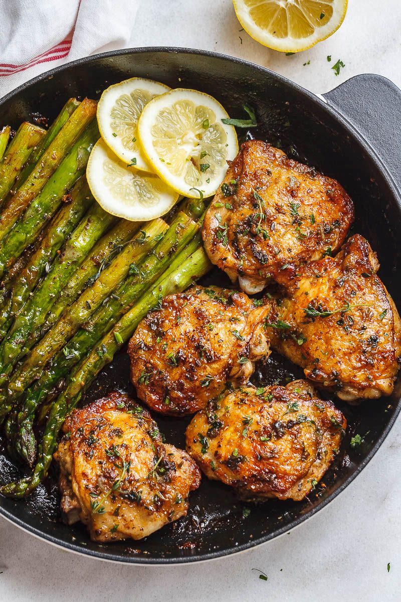 Buttery Garlic Herb Chicken With Asparagus — Eatwell101