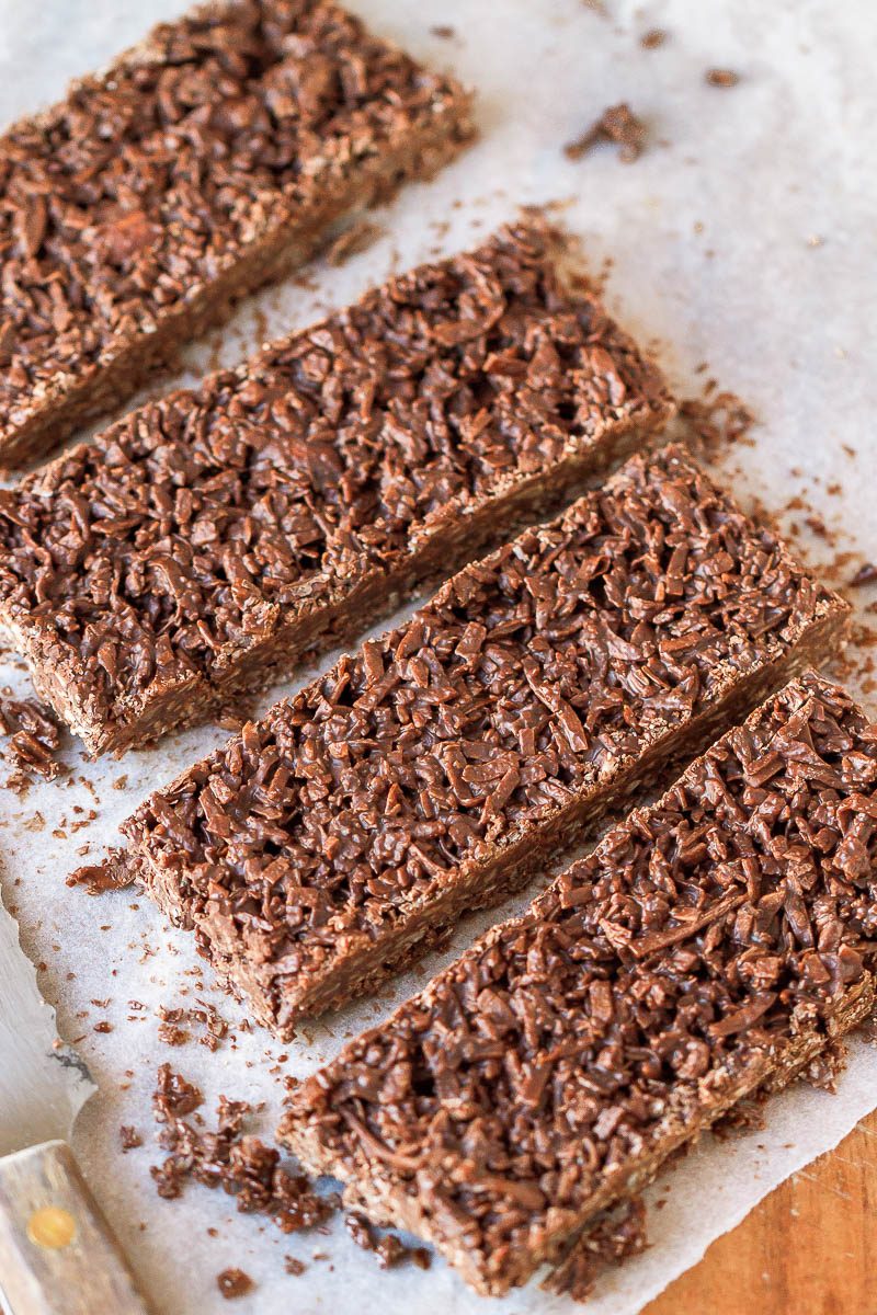 2-Ingredient Paleo Vegan Coconut Chocolate Bar - These deliciously indulgent bars are cheaper than storebought and take only 5 minutes to whip up!