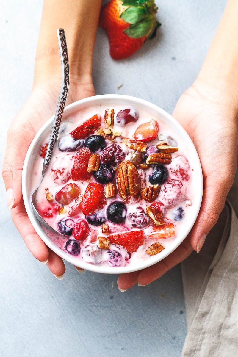 Berry Cheesecake Salad - Easy and refreshing, the perfect dessert for outdoor parties or  any potluck.
