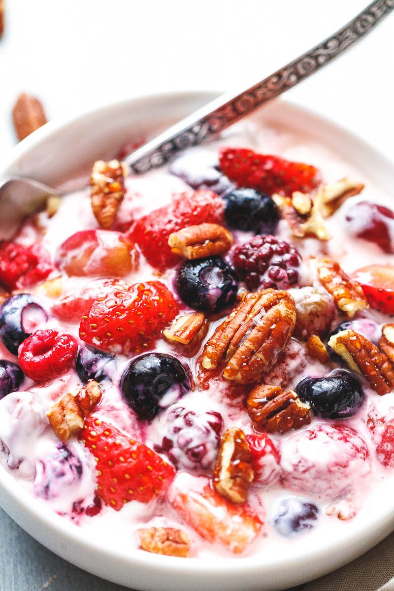 Berry Cheesecake Salad - Easy and refreshing, the perfect dessert for outdoor parties or  any potluck.