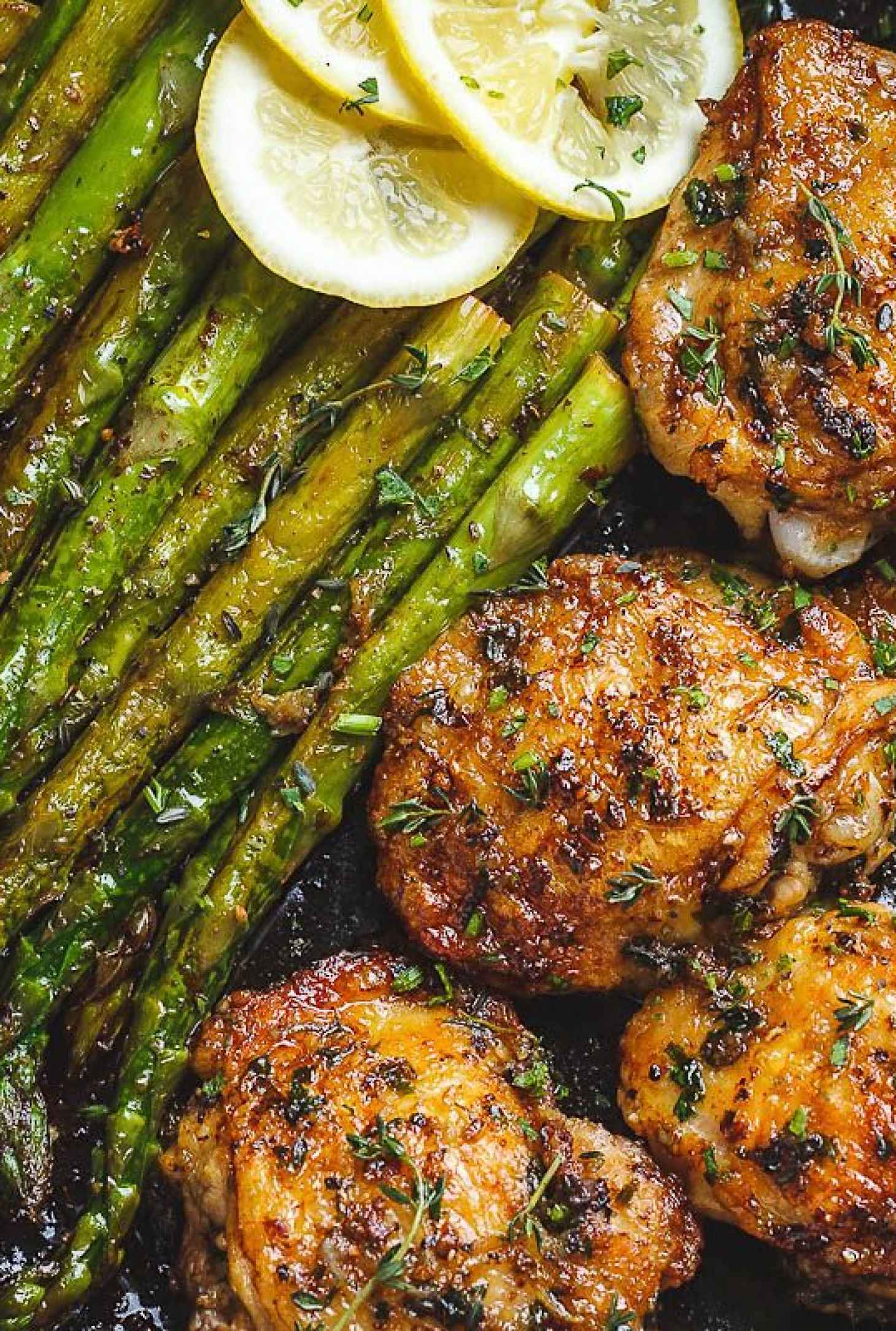 Buttery Garlic Herb Chicken With Asparagus - #recipe by #eatwell101 - https://www.eatwell101.com/garlic-butter-herb-chicken-and-asparagus