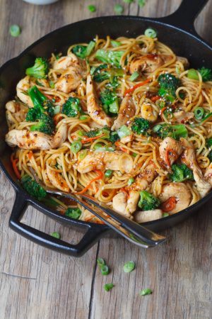 Chicken Stir Fry Noodles (15-Minute )