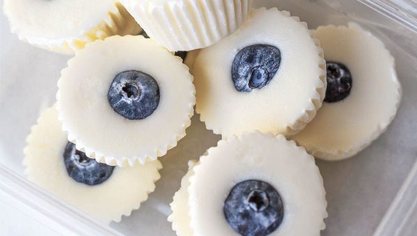 No-Bake Lemon Cheesecake Fat Bombs - #recipe by #eatwell101 - https://www.eatwell101.com/no-bake-lemon-cheesecake-fat-bombs
