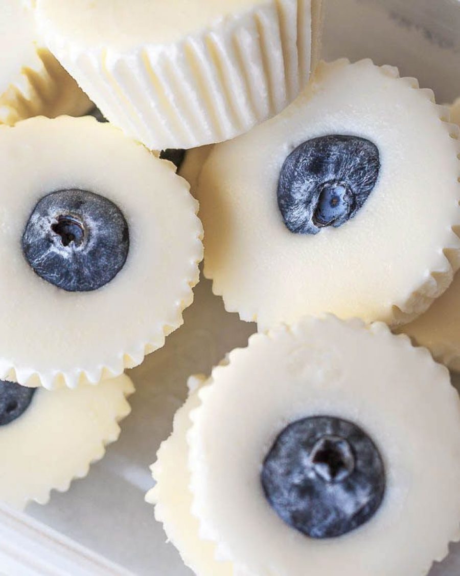 No-Bake Lemon Cheesecake Fat Bombs - #recipe by #eatwell101 - https://www.eatwell101.com/no-bake-lemon-cheesecake-fat-bombs