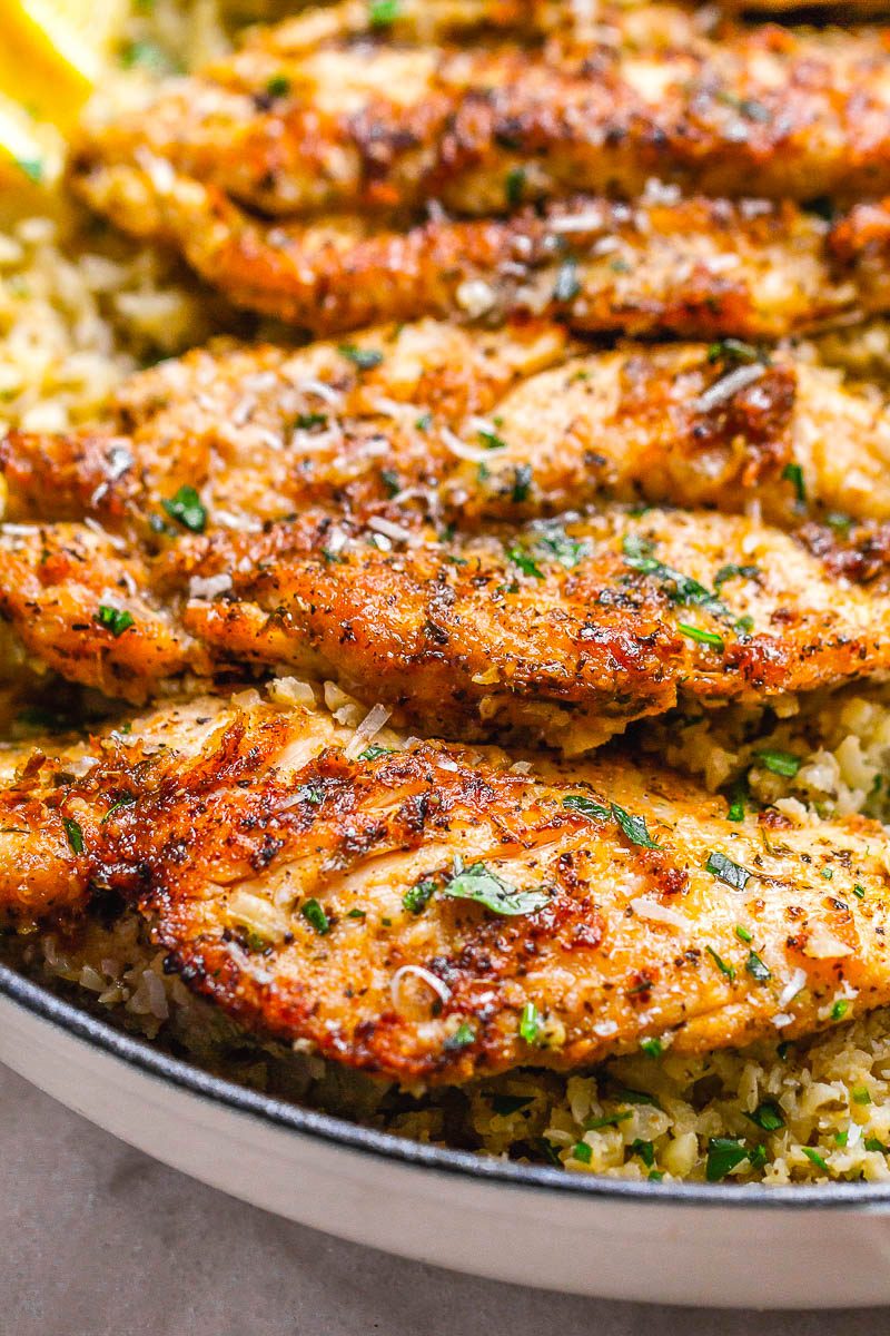 Garlic Butter Chicken with Parmesan Cauliflower Rice - #eatwell101 #recipe Crispy, soft and SO delish! Perfect for when you want to come home to a delicious gluten-free, low-carb dinner. #Garlic #Butter #Chicken #Parmesan #Cauliflower #Rice #glutenfree, l#owcarb #dinner.