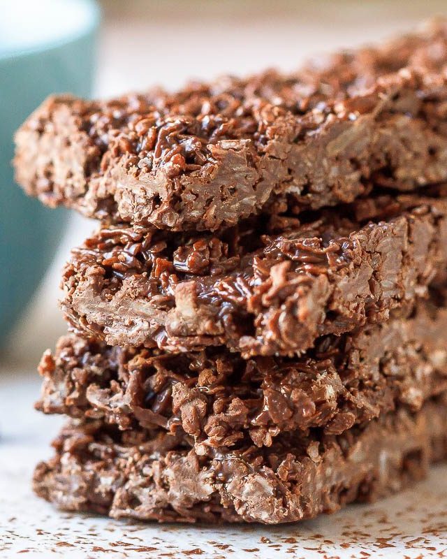2-Ingredient Paleo Vegan Coconut Chocolate Bars (Keto, Sugar Free, No Bake) - #recipe by #eatwell101 - https://www.eatwell101.com/paleo-vegan-coconut-clusters-bars