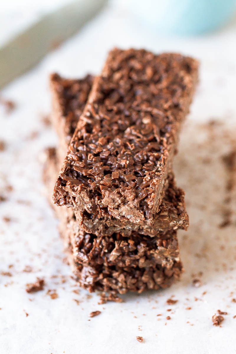 2-Ingredient Paleo Vegan Coconut Chocolate Bar - These deliciously indulgent bars are cheaper than storebought and take only 5 minutes to whip up!
