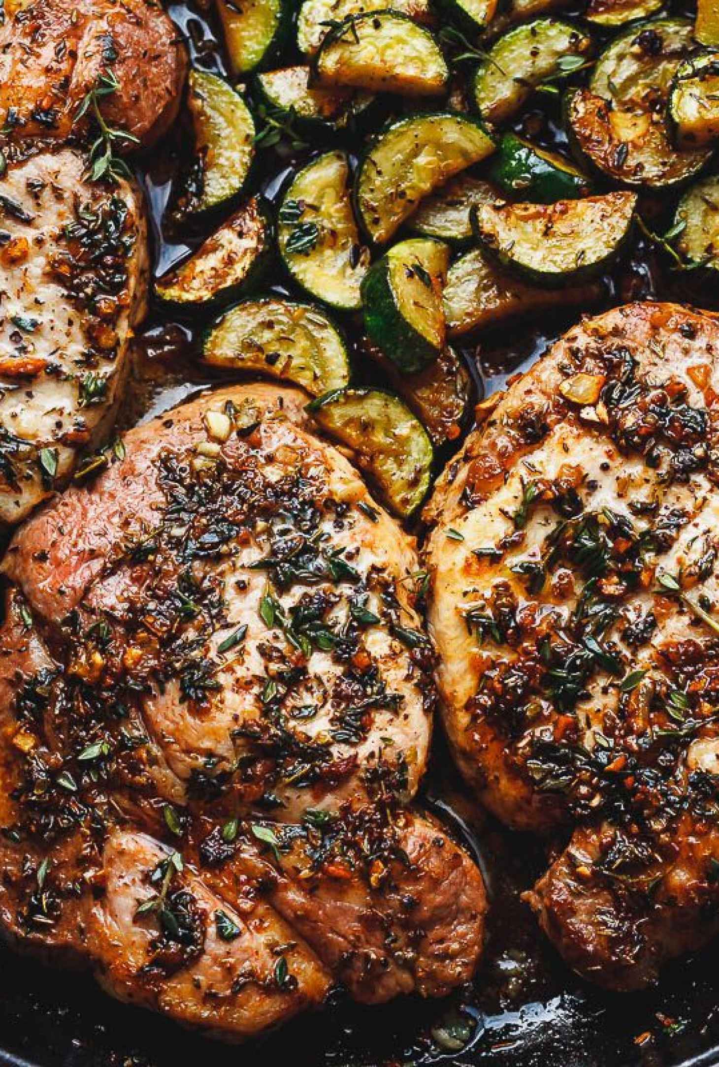 Garlic Butter Herb Pork Chops with Zucchini - #recipe by #eatwell101 - https://www.eatwell101.com/garlic-butter-herb-pork-chops-recipe