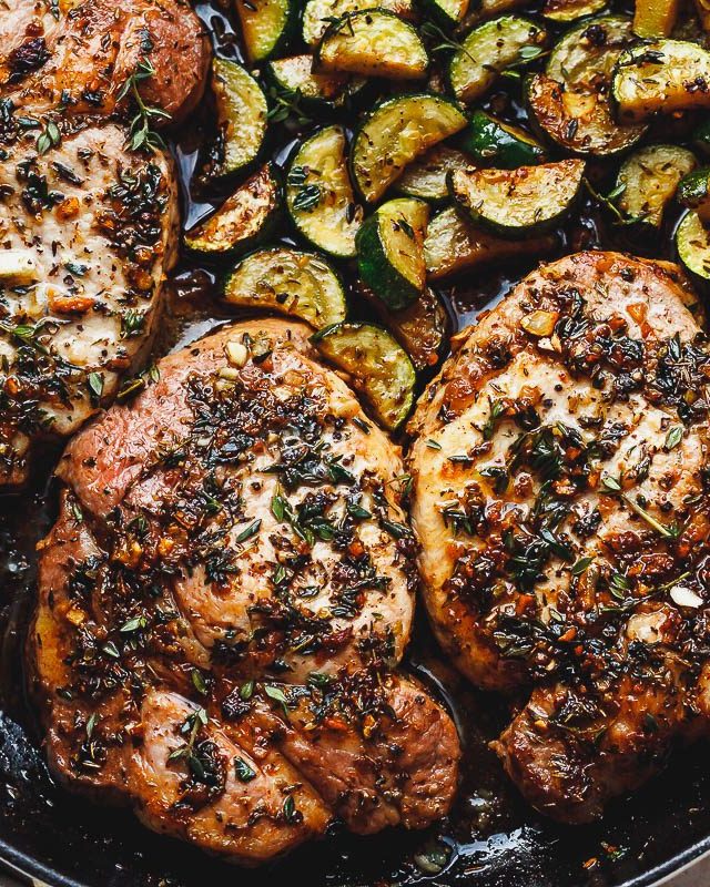 Garlic Butter Herb Pork Chops with Zucchini - #recipe by #eatwell101 - https://www.eatwell101.com/garlic-butter-herb-pork-chops-recipe