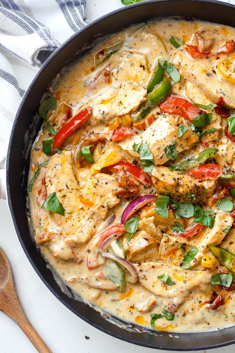 Creamy Garlic Pesto Chicken Recipe - #eatwell101 #recipe This #stir-fry #chicken with #pesto, and bell peppers in a #creamy #garlic sauce is simply amazing. 