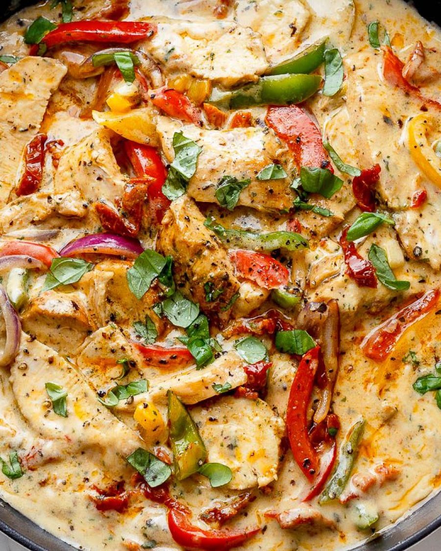 Creamy Garlic Pesto Chicken - #recipe by #eatwell101 - https://www.eatwell101.com/creamy-garlic-pesto-chicken
