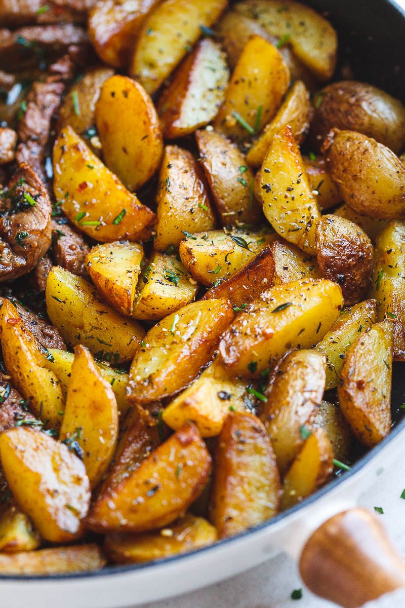 Garlic Butter Steak and Potatoes Skillet - #eatwell101 #recipe This easy one-pan recipe is SO simple, and SO flavorful. The best steak and potatoes you'll ever have! #Garlic #Butter #Steak #Potatoes #Skilletrecipe #onepan - #recipe by #eatwell101