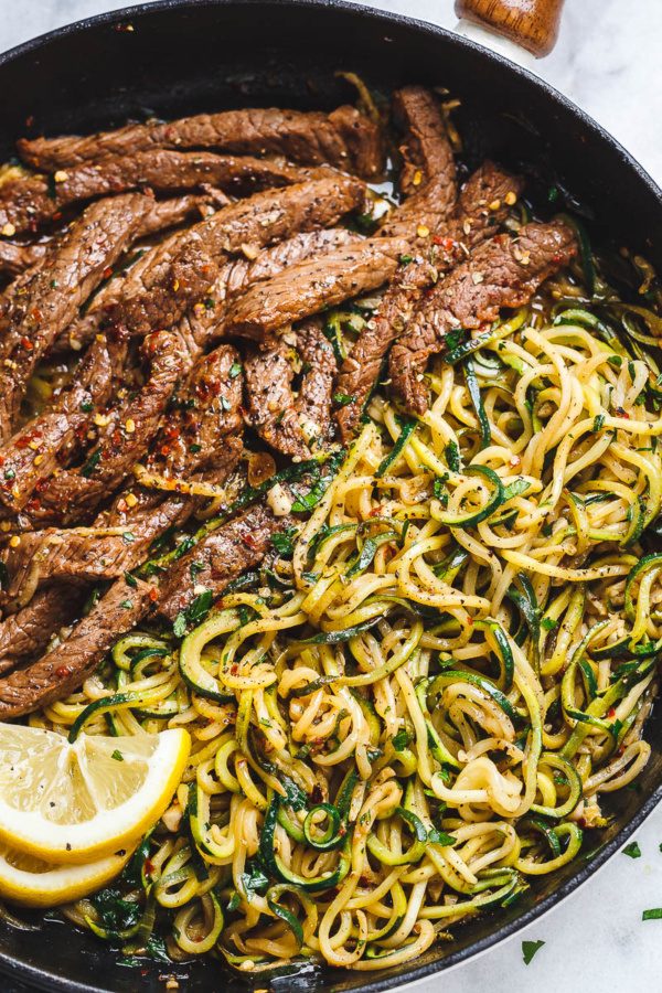 15-Minute Lemon Garlic Butter Steak with Zucchini Noodles - #recipe by #eatwell101 - https://www.eatwell101.com/garlic-butter-steak-and-zucchini-noodles-recipe