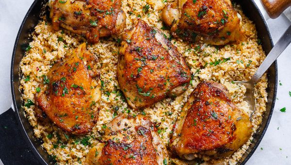 Buttery Garlic Herb Chicken and Lemon Parmesan Cauliflower Rice - #recipe by #eatwell101 - https://www.eatwell101.com/garlic-herb-chicken-and-lemon-cauliflower-rice